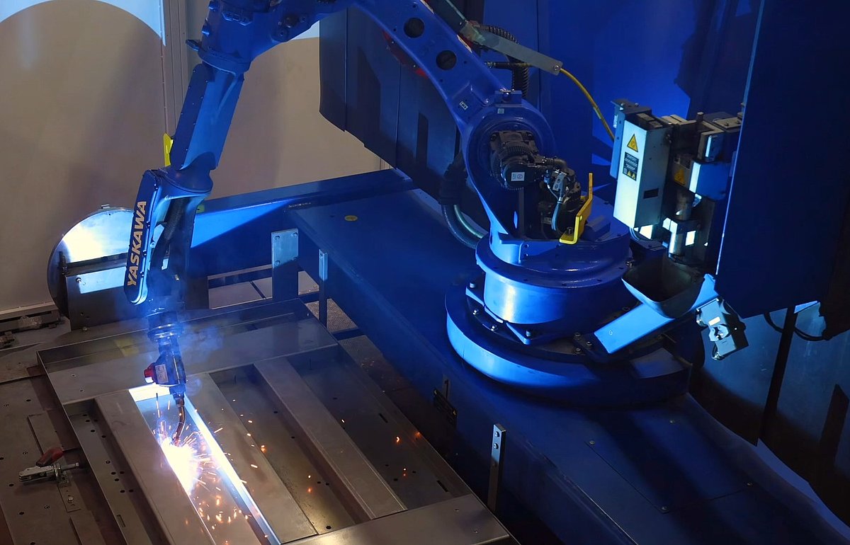 Roboterzelle für Großteile